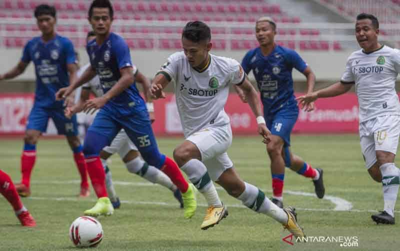 Pelatih Arema Akui Pemainnya Kalah Stamina dari Tira Persikabo