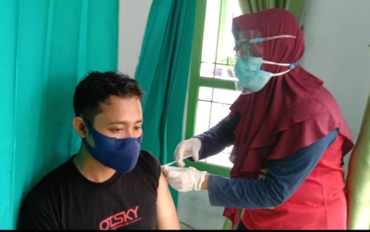 Wartawan Kobar Ikuti Vaksinasi Covid-19 Dosis Kedua