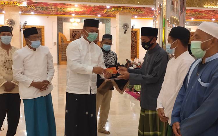 210 Guru Ngaji Terima Insentif dari Pemkab Sukamara