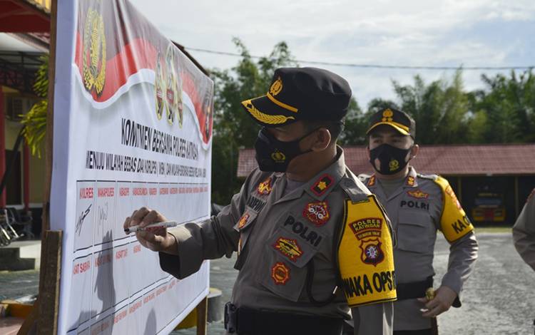 Jajaran Polres Katingan Tanda Tangani Pakta Integritas
