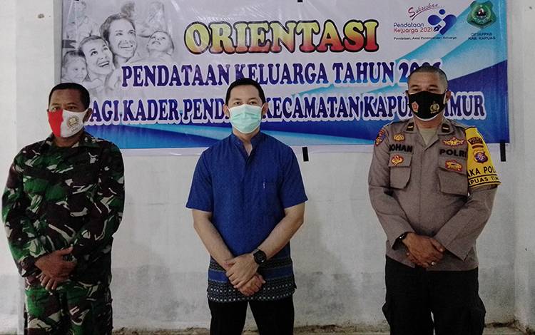 Camat Kapuas Timur Minta Kades dan RT Sukseskan Pendataan Keluarga 2021