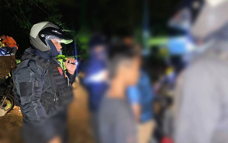 Polda Kalteng Amankan 4 Pemuda Saat Asik Ngelem