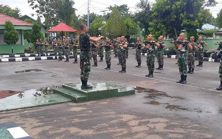 Anggota Kodim Muara Teweh Lakukan Pembinaan Fisik untuk Jaga Stamina Tubuh