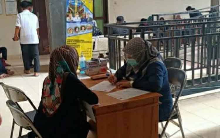 Tenaga Kesehatan RSUD Kapuas Telah Disuntik Vaksinasi Dosis Kedua