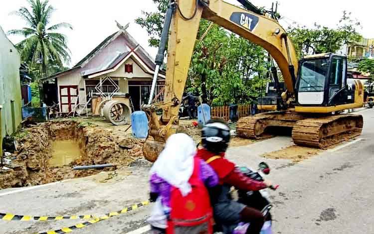 Dinas PUPR Barito Utara Bangun Saluran Air di Jalan A Yani
