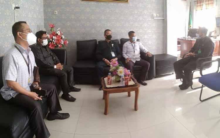 Dewan Dorong Pengadilan Negeri Sampit Jemput Bola Sidang Perbaikan Akta Kelahiran