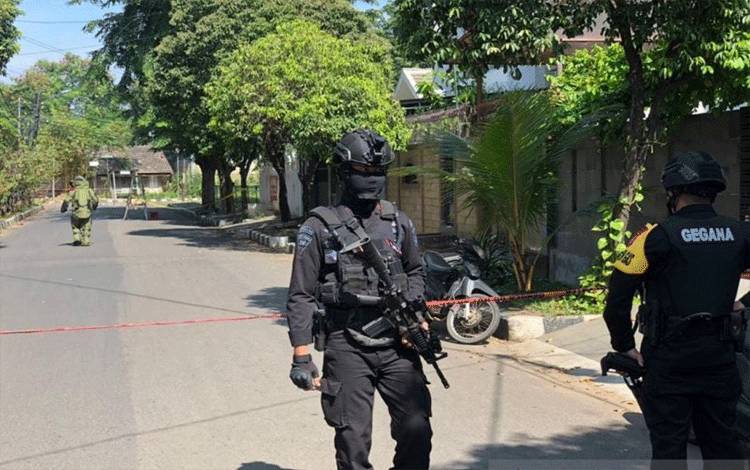 Benda Mencurigakan Diduga Bom Ditemukan di Cipinang