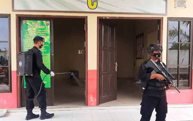 SPN Tjilik Riwut Disemprot Disinfektan