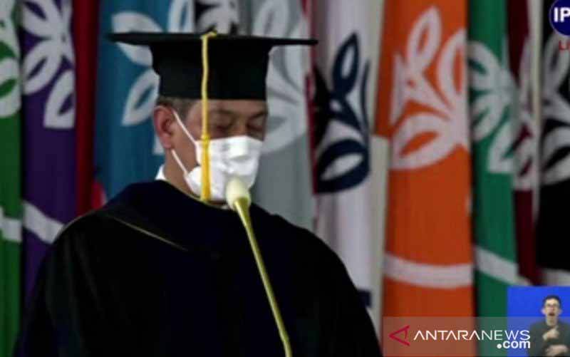 IPB Anugerahi Doni Monardo Gelar Doktor Kehormatan