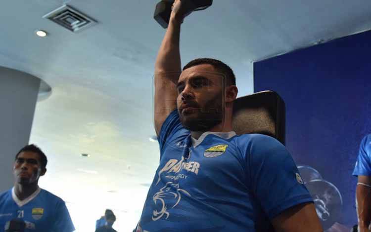 Farshad Noor Jalani Latihan Perdana Bareng Pemain Persib