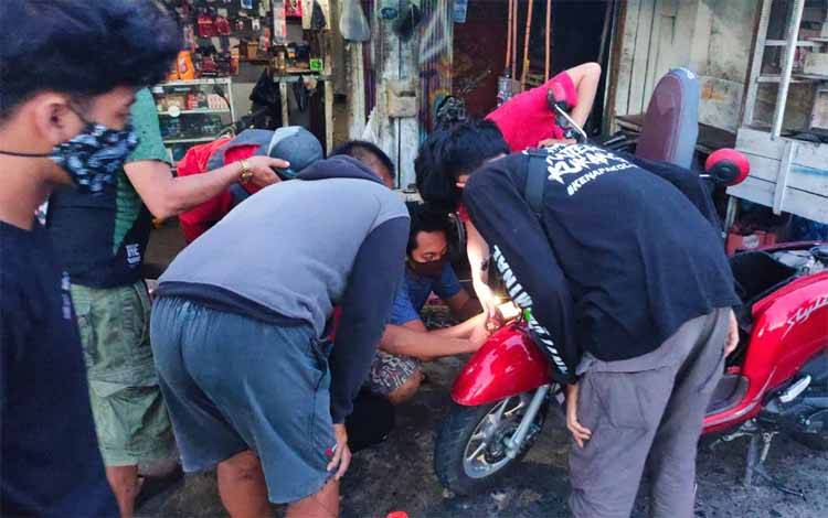 Tim ERP dalam 1 Hari Evakuasi Ular di Lokasi Berbeda