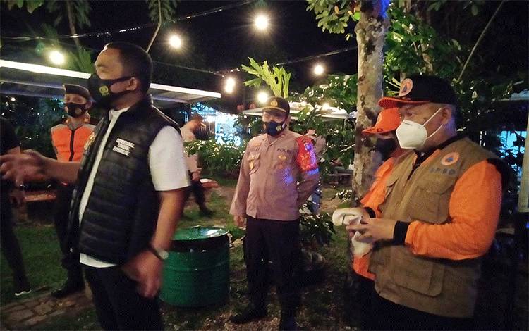 Gelar Operasi Yustisi Malam Hari, Satgas Covid-l9 Barito Timur Tindak Tempat Usaha Langgar Protokol Kesehatan