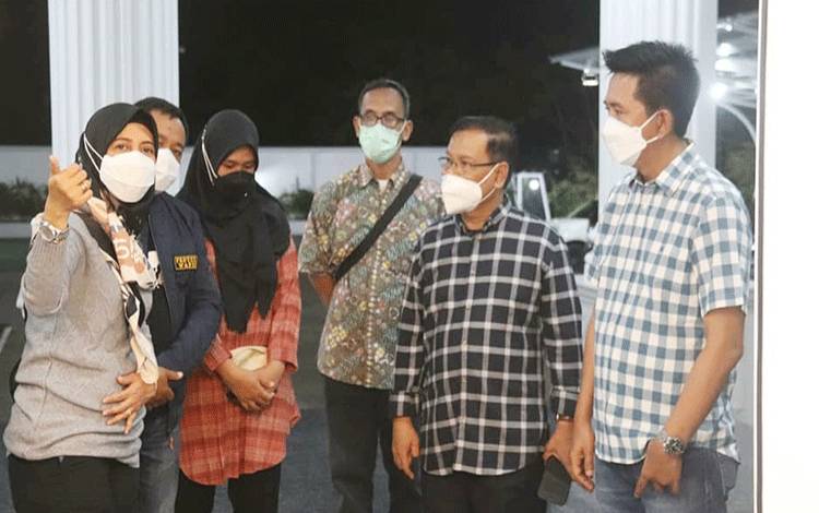 Bupati Barito Utara dan Protokol Wapres Tinjau Kesiapan Rumah Jabatan Bupati