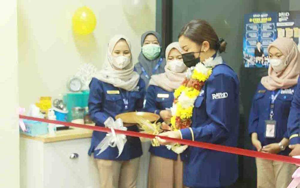 Monica Putri Rasyid Resmikan Kantor Klinik Bisnis di Palangka Raya