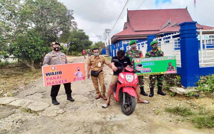Koramil 1013-06 Lahei Implementasikan PPKM dan Sosialisasi Prokes Kepada Masyarakat