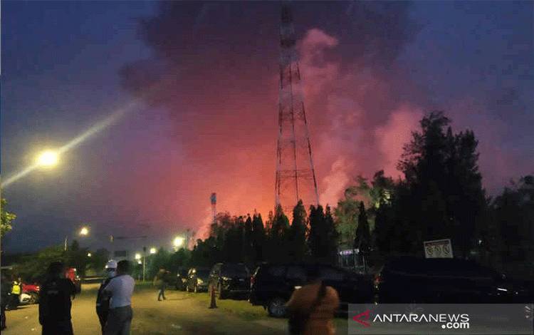 Hingga Selasa Pagi Kebakaran Kilang Minyak Balongan Belum Padam
