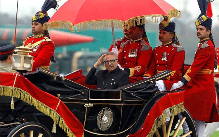 Presiden Pakistan Arif Alvi Positif COVID Usai Divaksin Dosis Pertama