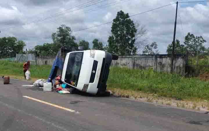 Pikap Bermuatan Orang Tabrakan Dengan Mobilio di Sampit, 1 Tewas