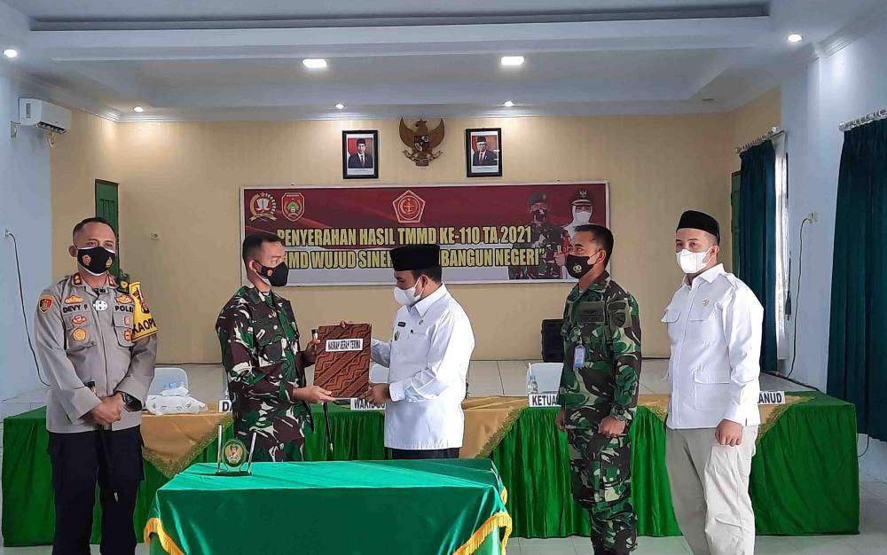 Wabup Kobar Terima Hasil TMMD Imbangan ke-110 di Desa Lalang