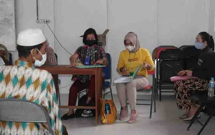 Disdukcapil Kapuas Lakukan Verifikasi dan Validasi Data Penduduk di Mantangai