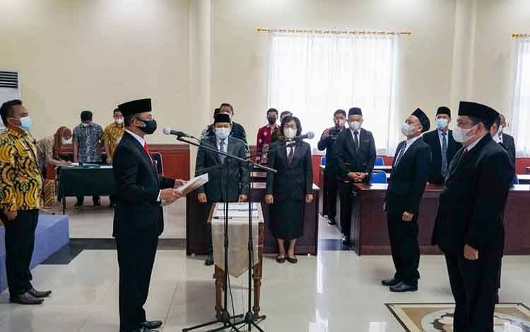 2 Pejabat Fungsional Muda Setda Kota Palangka Raya Dilantik