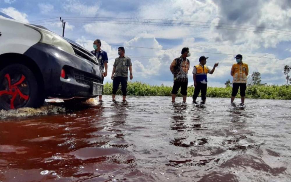 Dinas PUPR Kalteng dan Balai Jalan Cek Banjir di Bukit Rawi