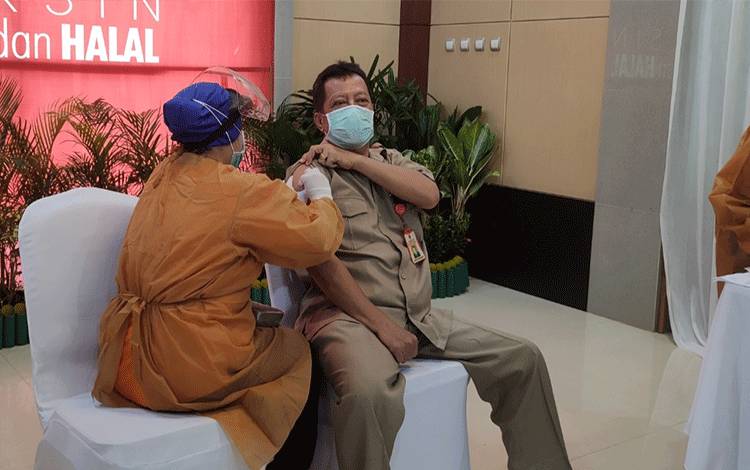 Satgas Covid-19: Vaksinasi Salah Satu Intervensi Kesehatan Paling Efisien