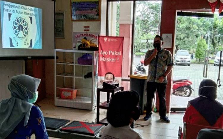Tim PKRS RSUD Kapuas Juga Beri Penyuluhan Cara Membuang Obat Rusak yang Benar