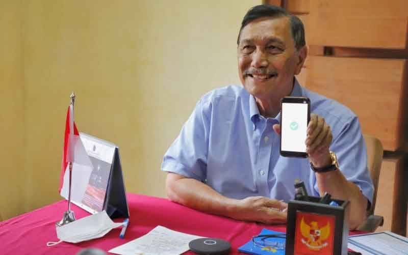 Luhut Ungkap Terjadi Penurunan Penggunaan PeduliLindungi di Jawa - Bali