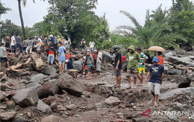 6 Warga Tewas Diterjang Banjir Bandang