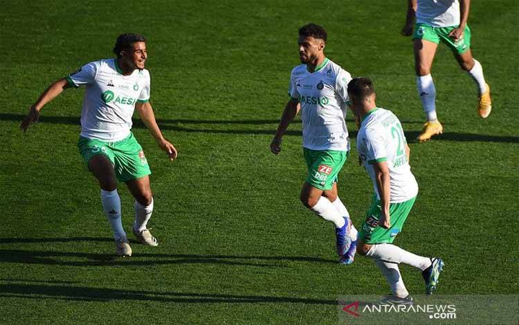 Saint-Etienne Kalahkan Nimes saat Reims dan Rennes Berbagi Poin