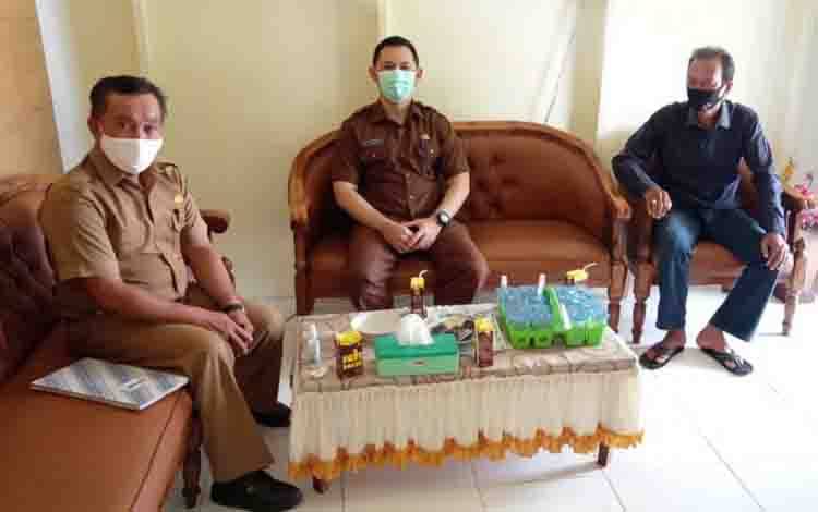 Camat Kapuas Timur Tinjau Pelaksanaan Ujian di SMPN 2