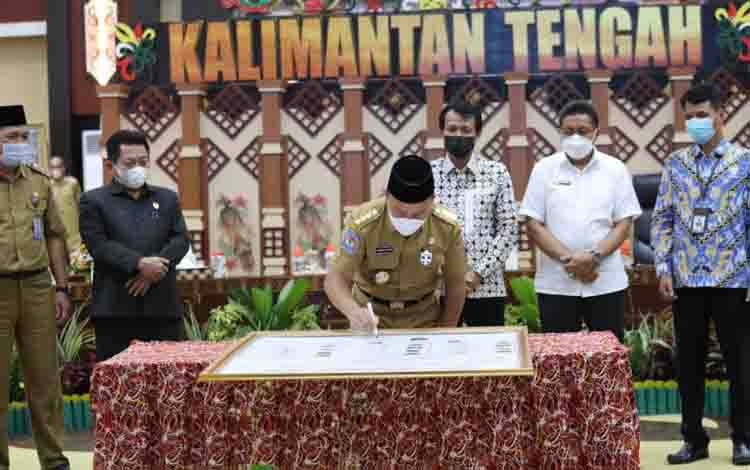Gubernur Bersama Bupati/Wali Kota se-Kalteng Tandatangani Komitmen Bersama Berantas Korupsi