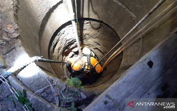 Tim SAR Evakuasi Anak Jatuh ke Sumur 30 Meter