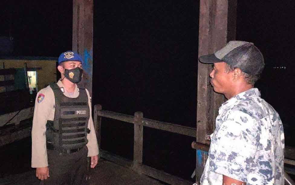 Satpolairud Polres Seruyan Aktif Sampaikan Pesan Kamtibmas Meski Malam Hari