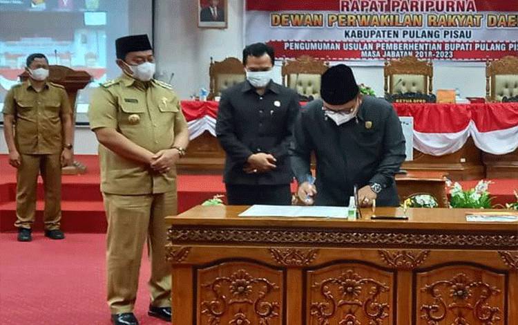 DPRD Gelar Rapat Pemberhentian Edy Pratowo Sebagai Bupati Pulang Pisau