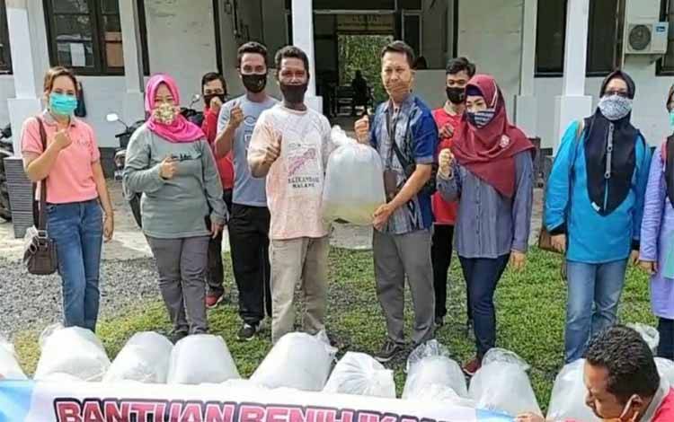 Dinas Perikanan Kapuas Salurkan Benih Ikan kepada 3 Pokdakan