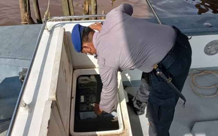 Optimalkan Pelaksanaan Tugas, Satpolair Polres Kapuas Lakukan Pemeliharaan Kapal Patroli