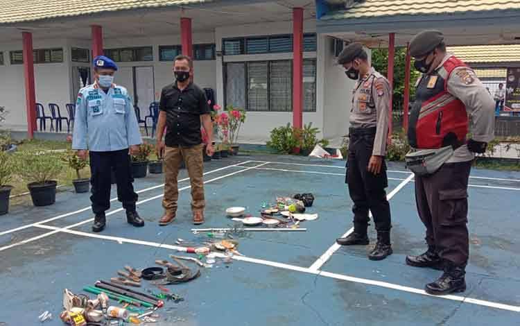 Razia Gabungan Hunian Rutan Buntok, Ini Yang Ditemukan Petugas