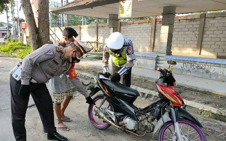 Satlantas Polres Kobar Tindak Pengendara Gunakan Knalpot Brong