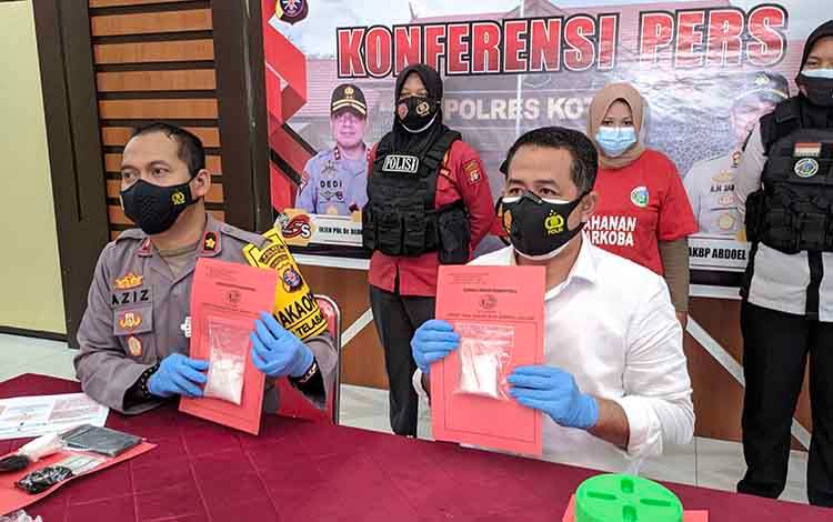 IRT di Sampit Ditangkap Karena Edarkan Sabu Seberat 145,51 Gram