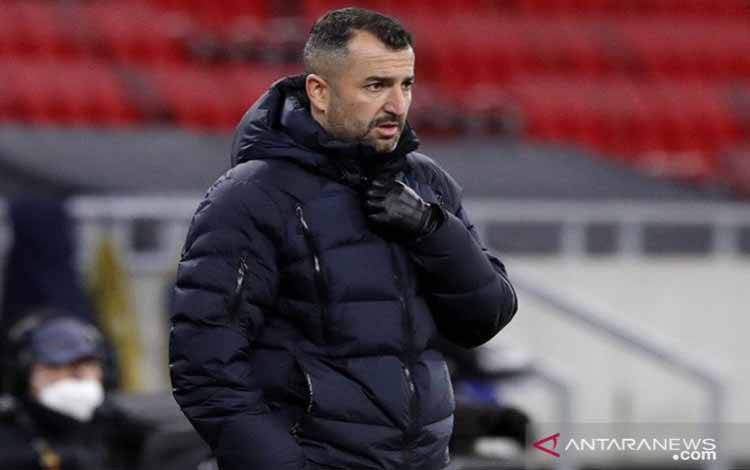 Pelatih Granada Tak Gentar dengan Reputasi Manchester United