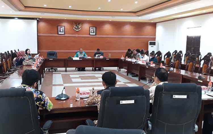 DPRD Kapuas Gelar Rapat Gabungan Pansus LKPj Bupati Bersama Pihak Eksekutif