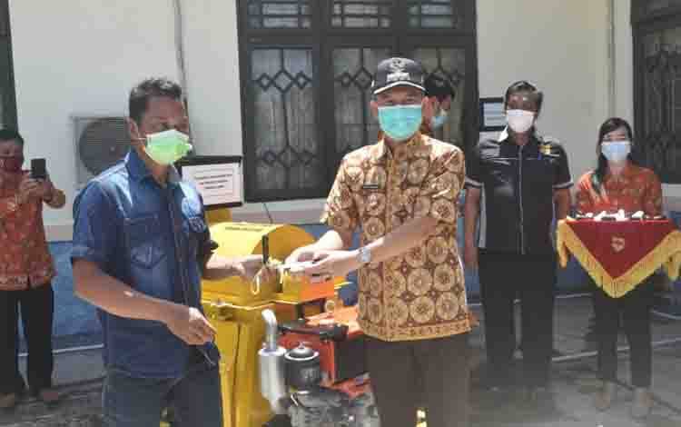 Puluhan Poktan Terima Bantuan Alsintan dari Pemkab Gunung Mas