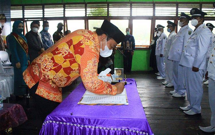 Pesan Bupati Pulang Pisau Pada Pelantikan Kepala Desa