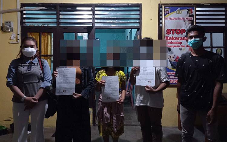 2 Cabe - Cabean Kelahi Rebutan Pacar dan Berakhir Damai di Kantor Polisi