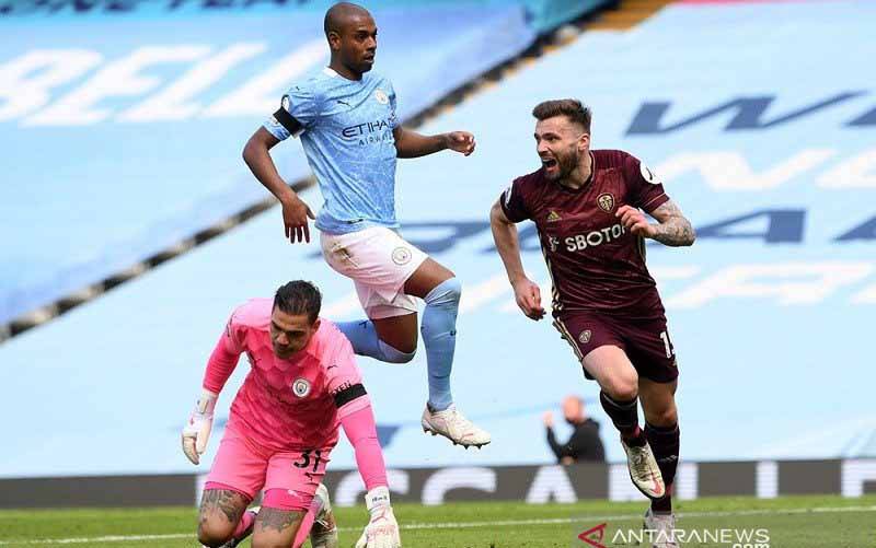 Manchester City Dipecundangi 10 Pemain Leeds