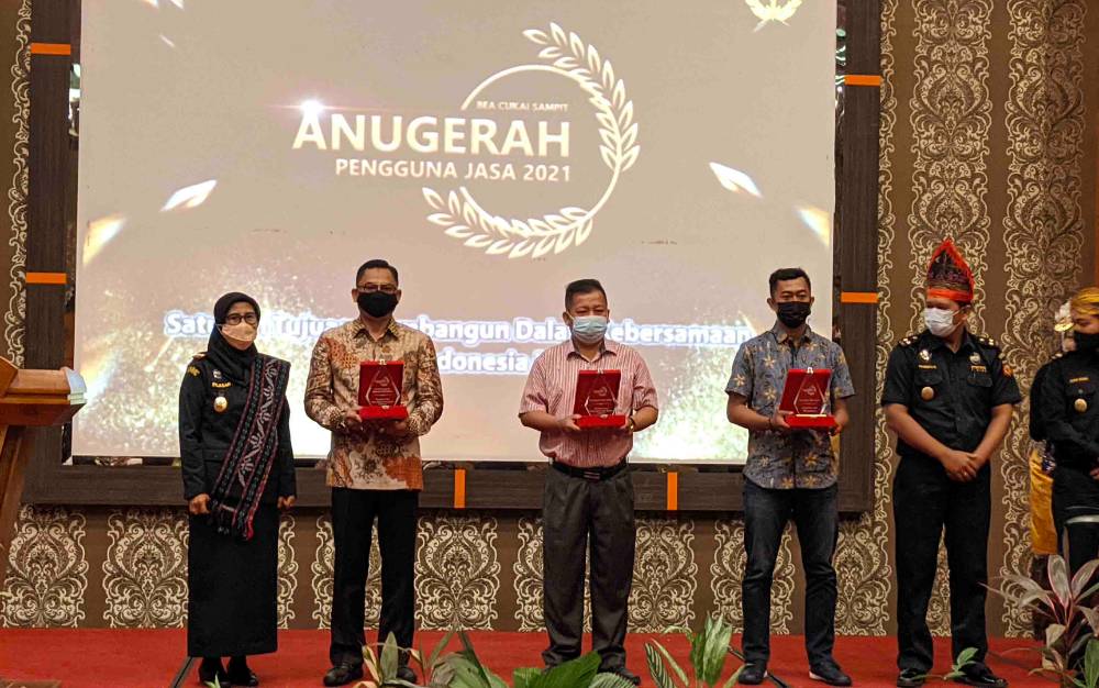 Bea Cukai Sampit Berikan Penghargaan Kepada Pengguna Jasa
