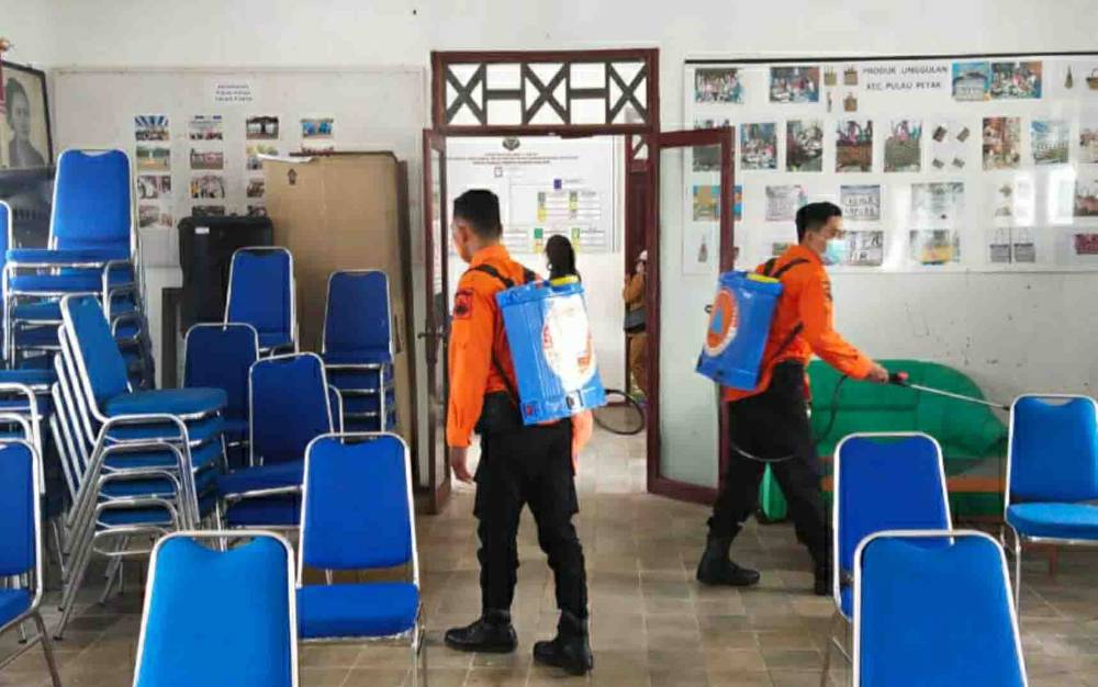 BPBD Kapuas Lakukan Penyemprotan Disinfektan di 6 Titik Lokasi Kecamatan Pulau Petak