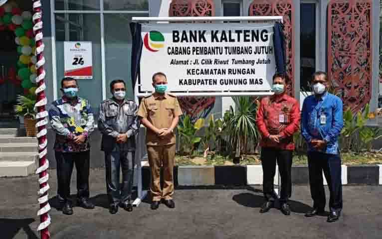 Bupati Gunung Mas Resmikan Kantor Bank Kalteng Capem Tumbang Jutuh